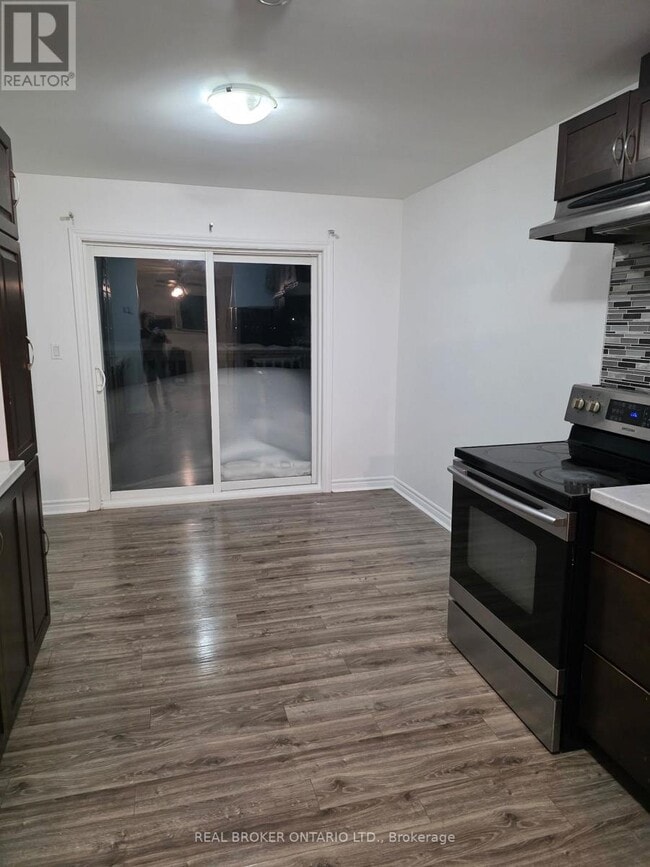 Building Photo - 175 Peel St