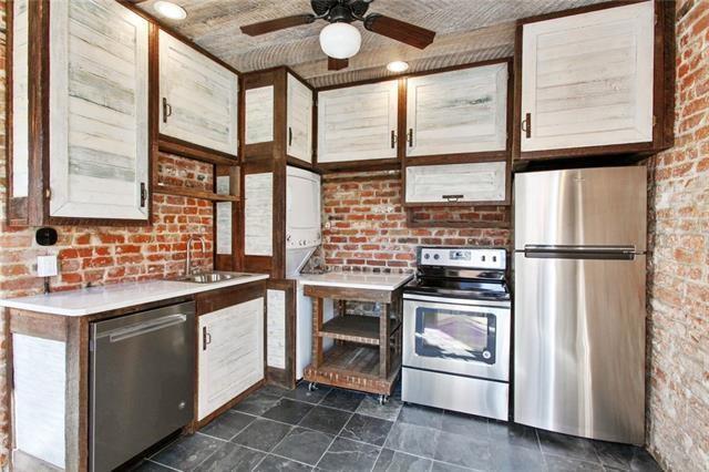 Building Photo - 606 Burgundy St