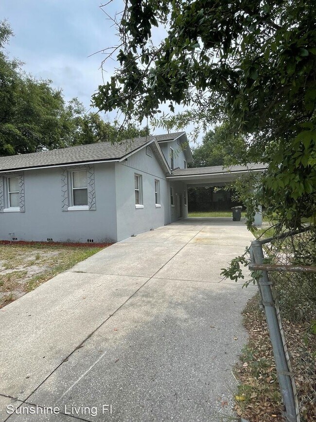 Foto del edificio - 5 br, 2 bath House - 1150 Claudia Spencer St