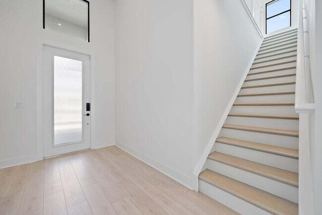 Building Photo - 13613 Le Christine Dr
