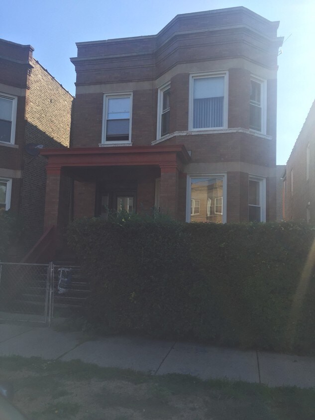 2flat - 2nd FL Apt - 7125 S Cornell Ave