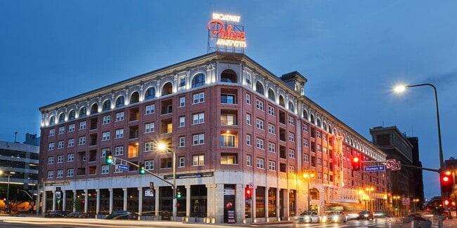 Building Photo - Broadway Palace