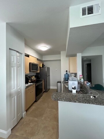 Foto del edificio - 2557 Centergate Dr