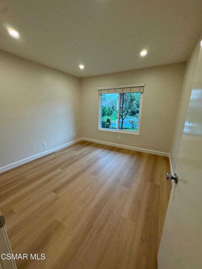 Foto del edificio - 893 Blue Spring Dr