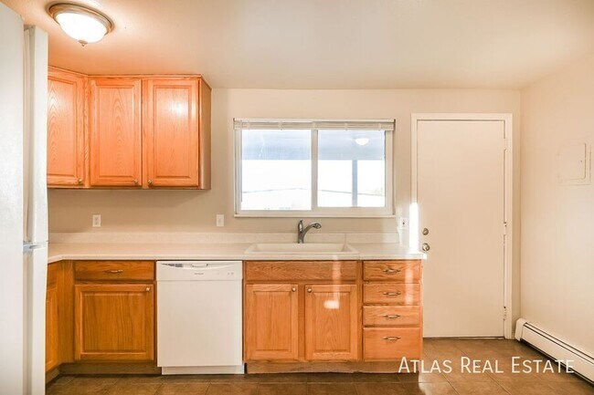 Building Photo - 920 Bishop Ct