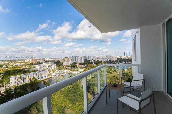 Foto del edificio - 1871 NW S River Dr