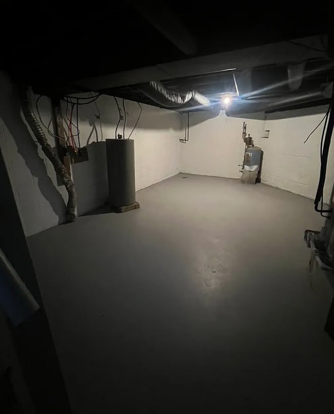 Building Photo - 2001 Hogback Rd