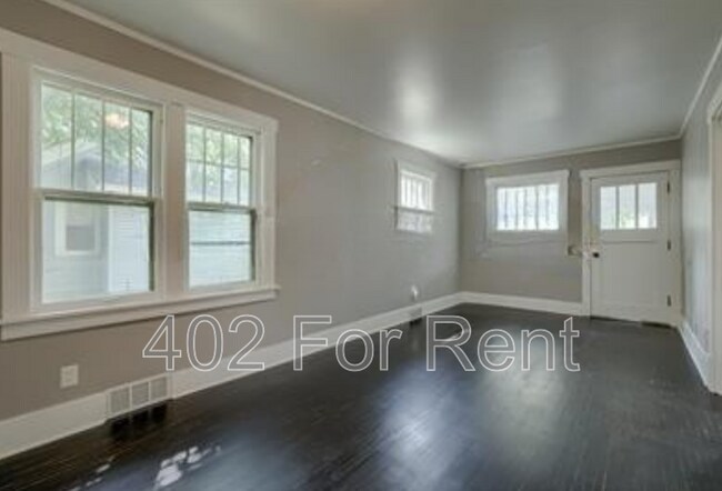 Foto del edificio - 2722 Crown Point Ave