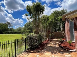 Building Photo - 16 Kelliwood Ct Cir