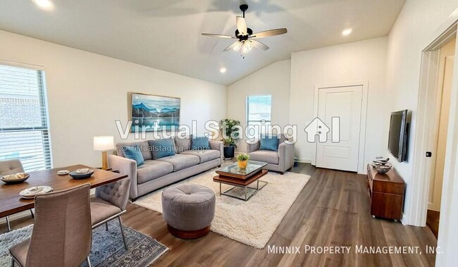 Building Photo - 2150 Langford Ave