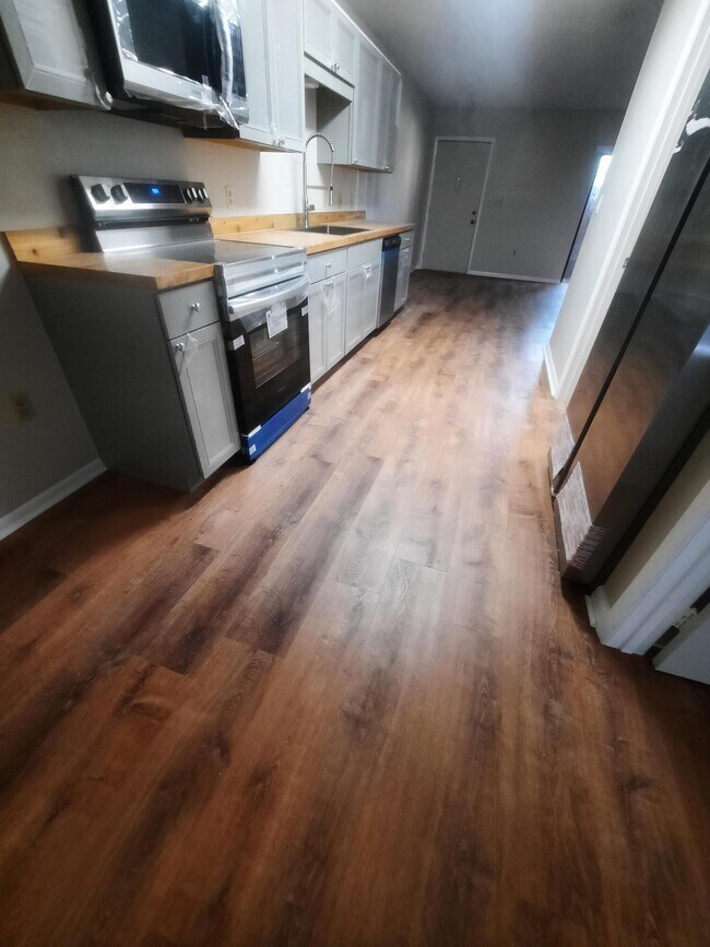 Building Photo - 2050 Oleander Blvd