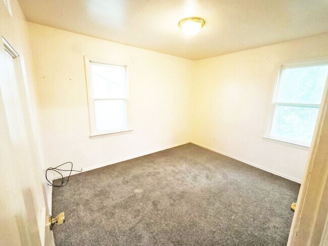 Building Photo - Convenient Showings — No Appointment Needed!