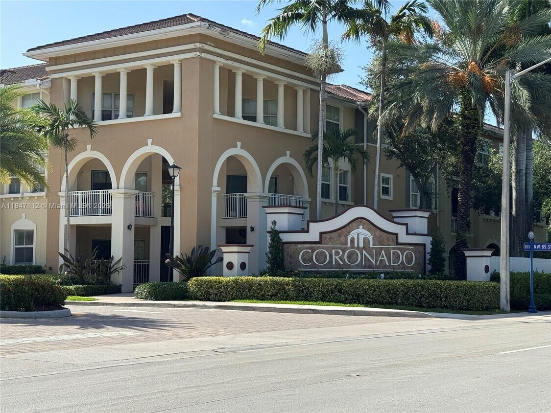 Foto principal - 10800 NW 88th Terrace