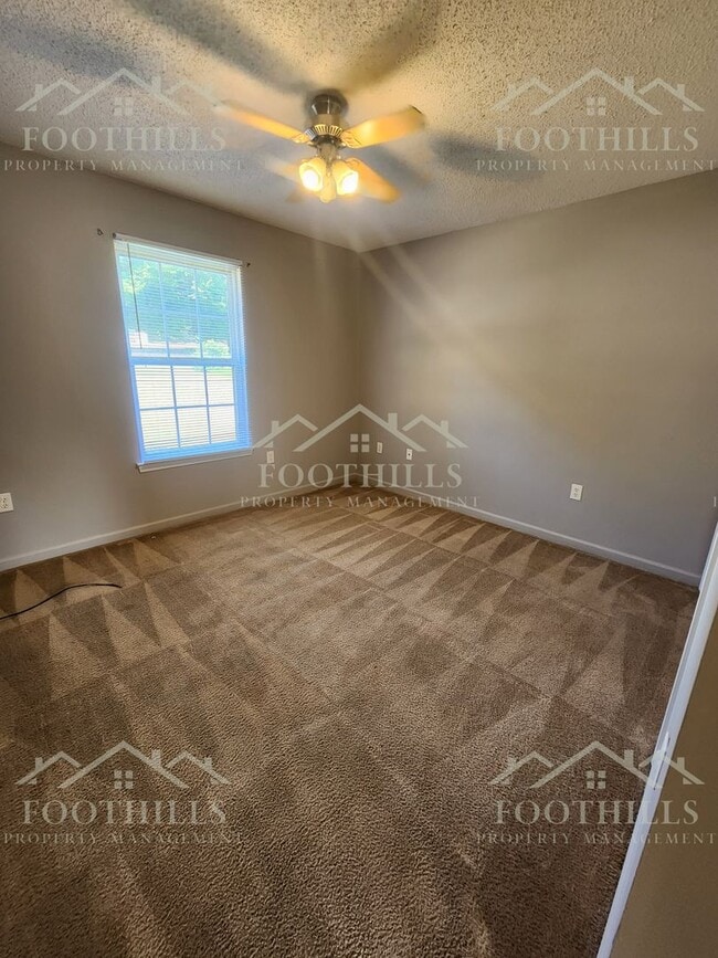 Building Photo - Refreshed & Ready! 3BR Home with Deck and ...