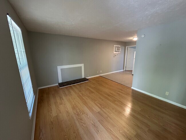 Foto del edificio - 5150 Linbar Dr