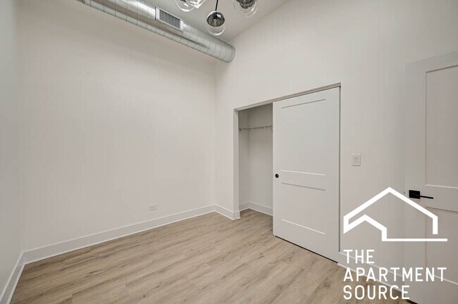 Foto del edificio - 4731 N Western Ave