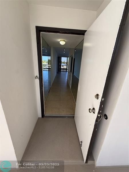 Foto del edificio - 3100 NE 48th St