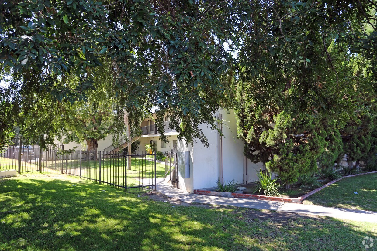 Building Photo - 9692 Alwood Ave