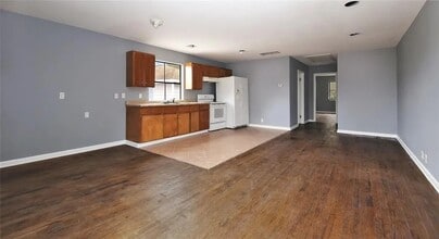 Building Photo - 11131 Holly Hill Ln