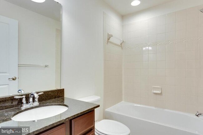 Foto del edificio - 1735 Rockledge Terrace