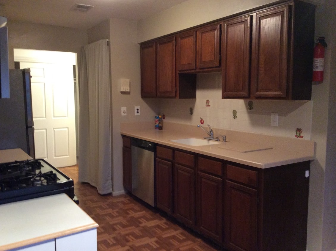 525 Sharon Garden Ct, Woodbridge Township, NJ 07095 Condo for Rent in