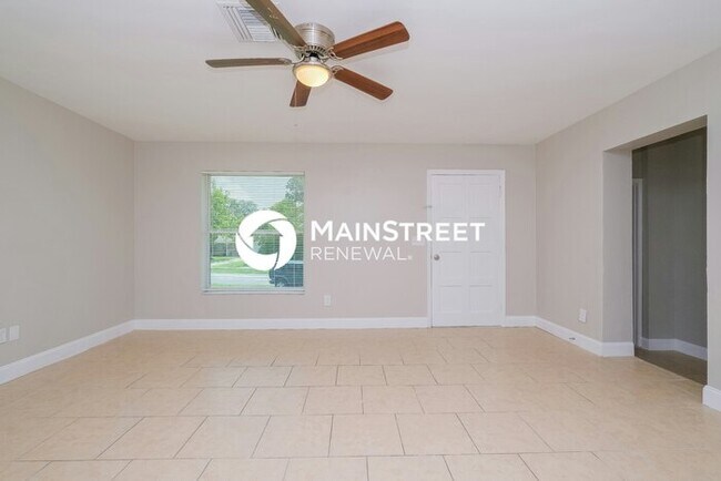 Foto del edificio - 4 Bedroom Pet-Friendly Home in Spring Hill, FL with Main Street Renewal