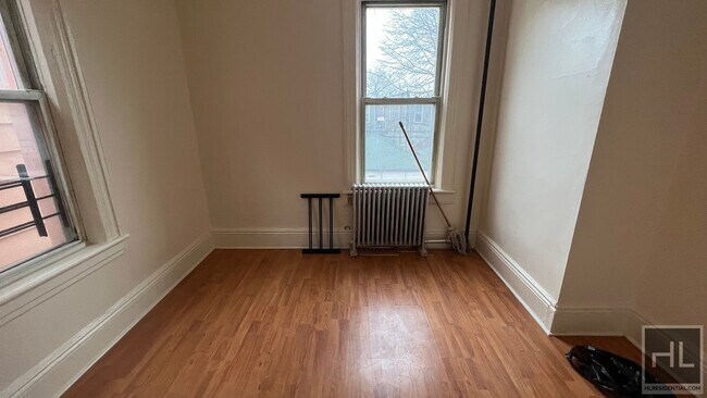 Building Photo - NATURALLY BRIGHT 2 BEDROOMS  EAST 34 STREE...