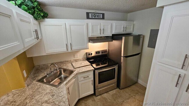 Building Photo - 205 Foxtail Dr