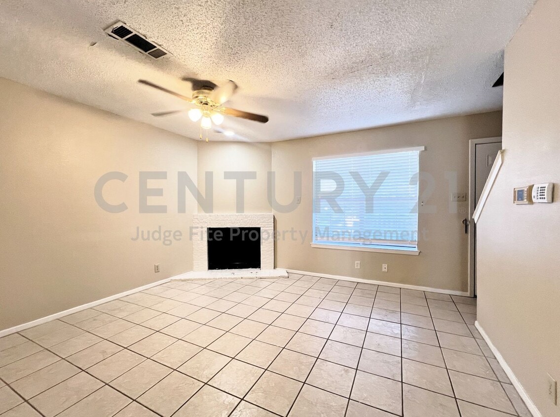 Lovely 2-Story 2/2.5 Condo in Denton For Rent! - Lovely 2-Story 2/2.5 Condo in Denton For Rent!