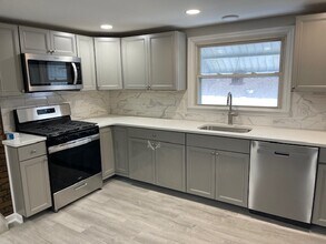 Building Photo - 28 Leversee Ave