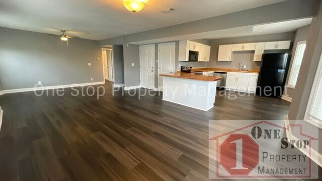Foto del edificio - Beautiful 4 Bedroom 2.5 Bathroom Home in K...