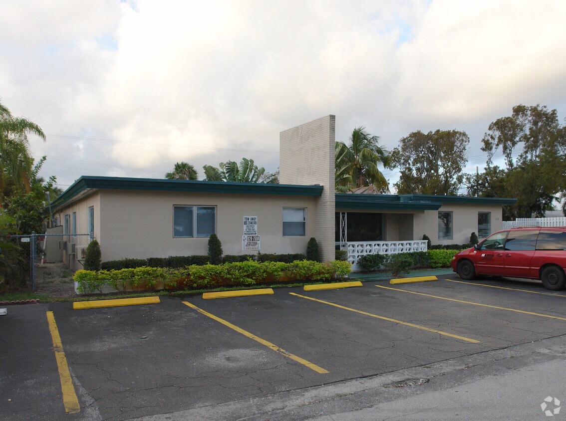 Primary Photo - Charm Apartments