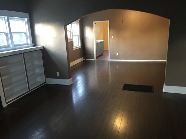 Apt entrance view - 3013 W 2nd St
