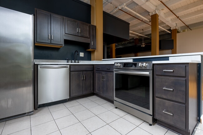 2BR, 1BA - 1,200SF - Kitchen - The Smith Gormly