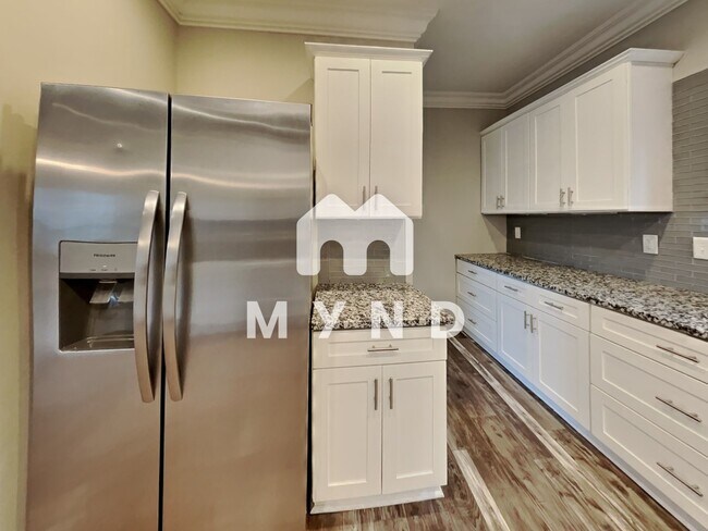 Foto del edificio - 563 E 37th St