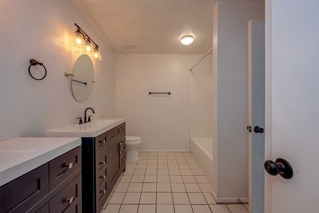 Building Photo - 11009 Crenchrus Ct