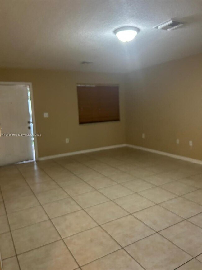 Foto del edificio - 14070 SW 260th St