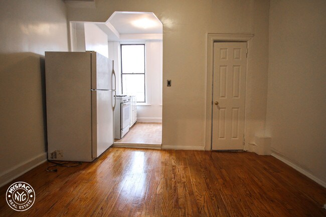 Building Photo - 1235 Halsey St