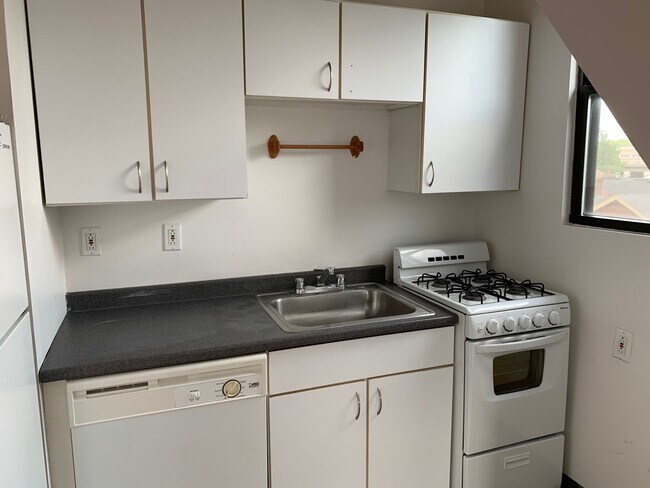 Building Photo - 114 Morewood Ave