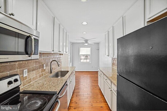 Building Photo - 45 Longmeadow Dr
