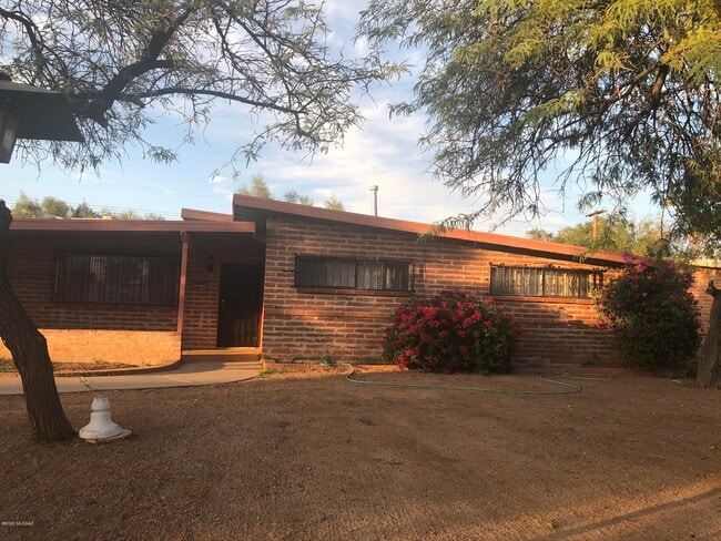 Building Photo - 6941 E Luana Dr