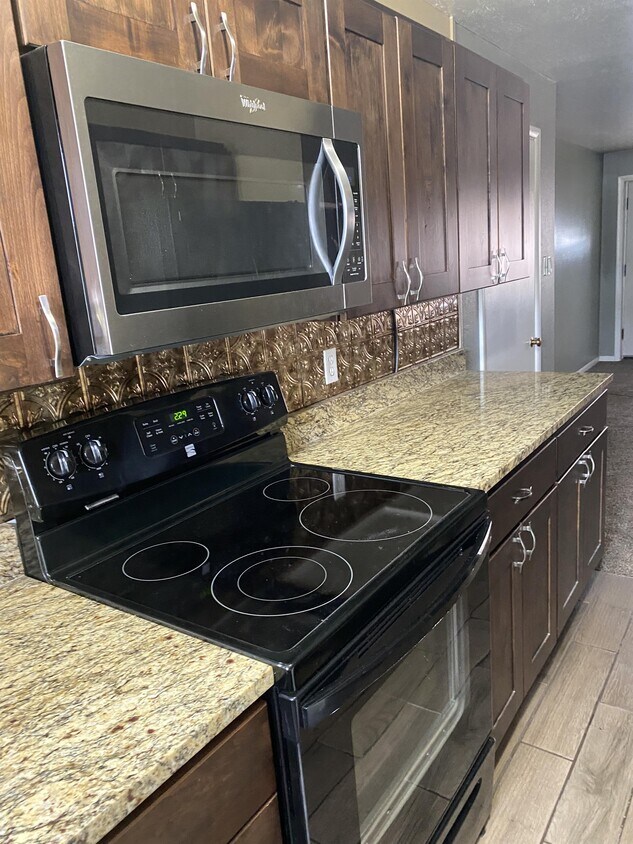 Foto principal - 218 W Walnut St