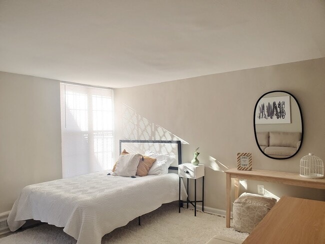 Studio apartment (virtually staged) - The Paramount