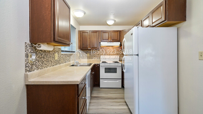 Building Photo - 3718 S Oregon St