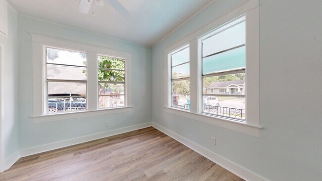 Foto del edificio - 1504 E 33rd Ave