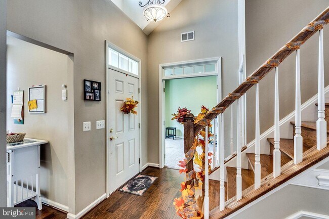 Building Photo - 9406 Rosebud Ct