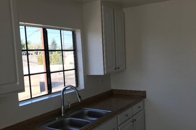 Building Photo - 501 E Hyde Park Pl