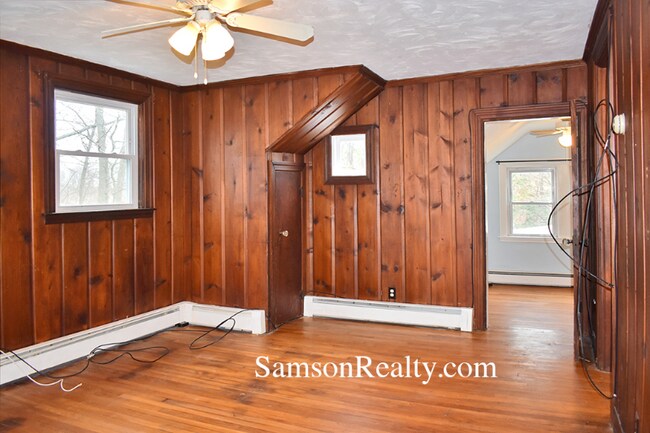 Building Photo - 562 Pleasant St