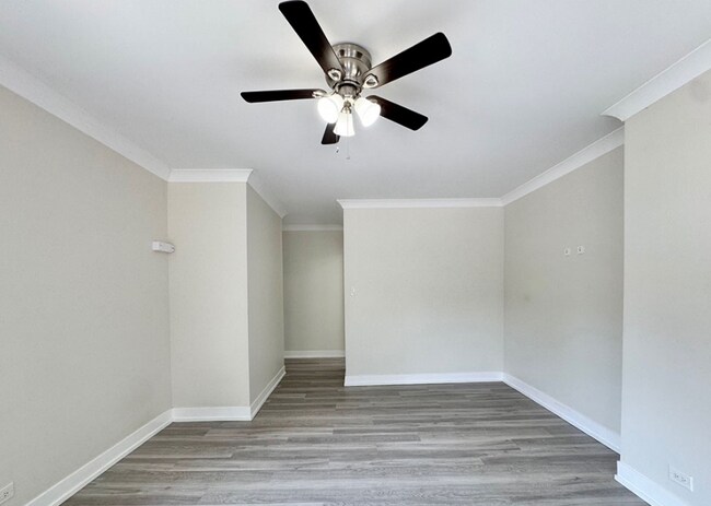 Foto del edificio - 1425 W Hutchinson St