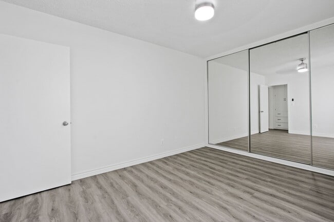 Building Photo - 402 Montana Ave